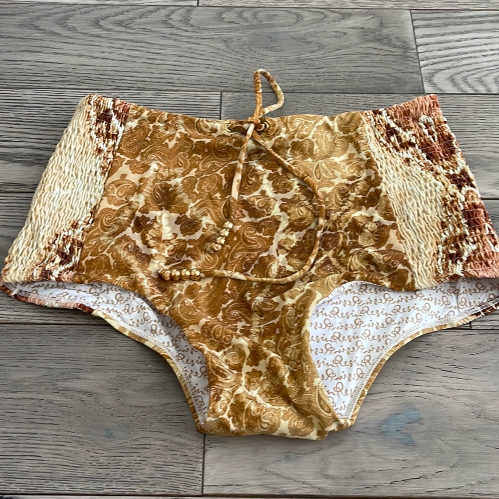 Resin swim bottom
